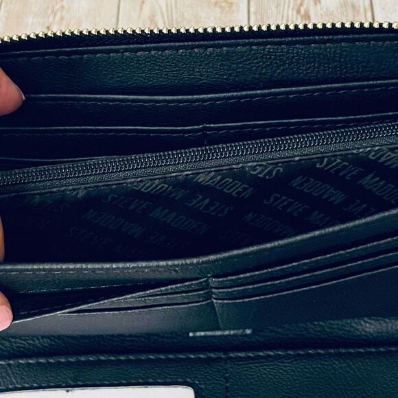 NWT Steve Madden BZIPWEB Black/Gold Zip All Around Wallet Colors Guitar Wristlet - Picture 9 of 12